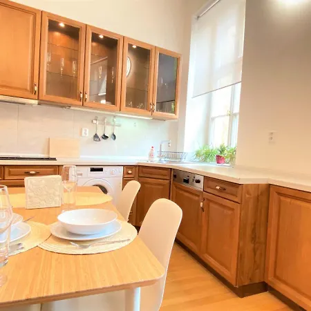 Black Eagle Apartment *