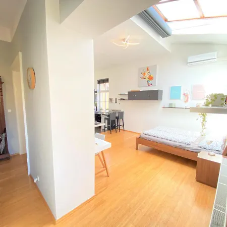 Black Eagle Apartment *
