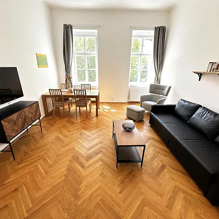Black Eagle Apartment