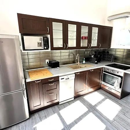 Black Eagle Apartment